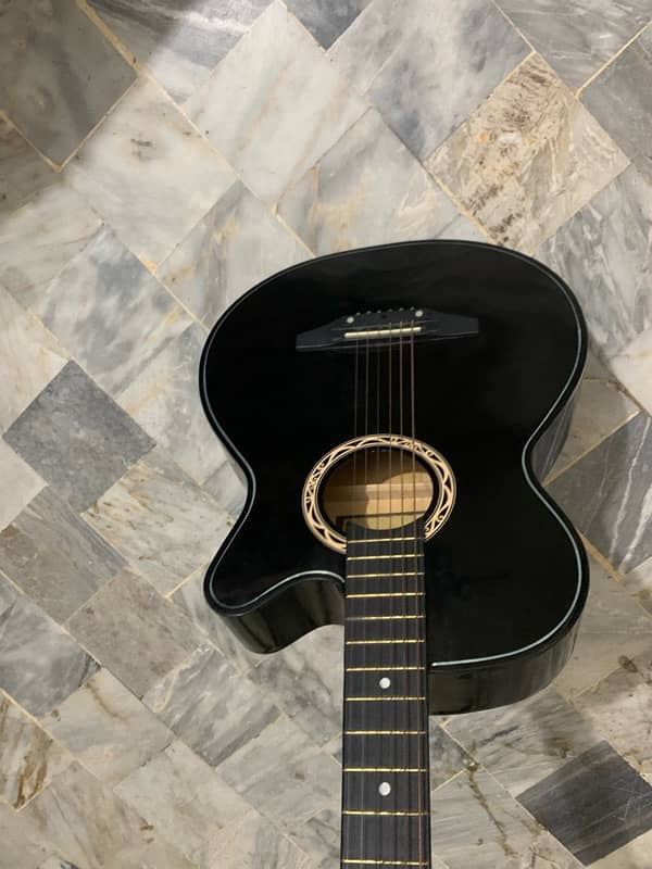 hyburg guitar almost its new 3