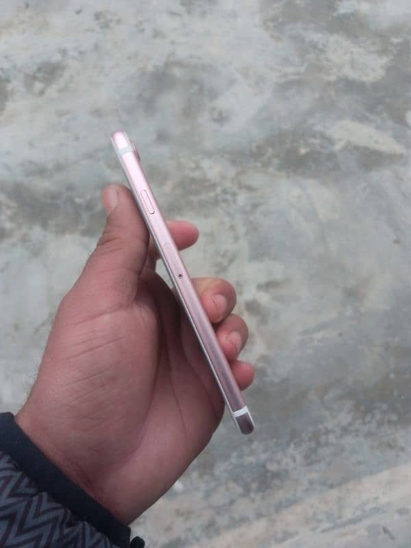 I phone 7 urgent sale 3