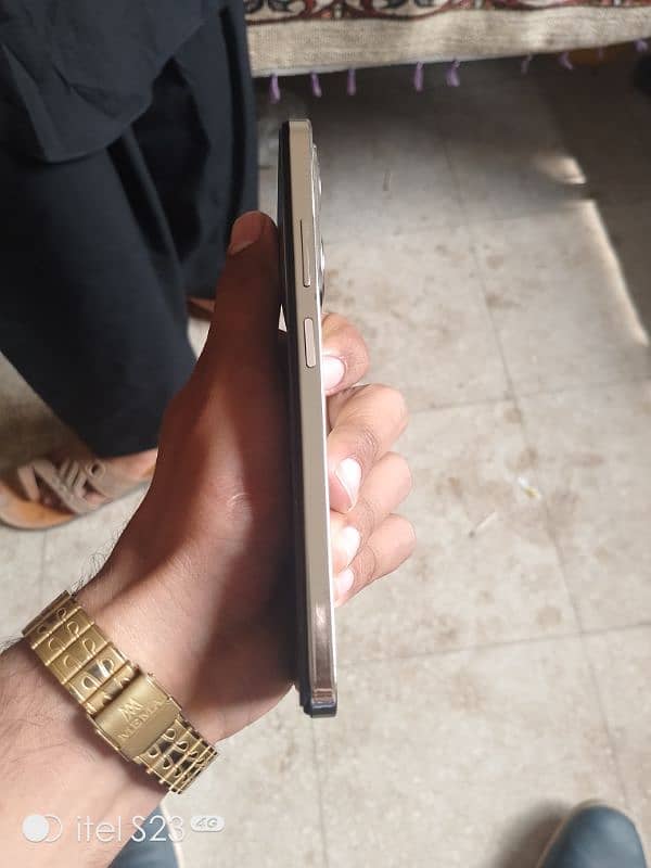 Infinix hot 40i for sale 9 by 10 condition with original box a 4