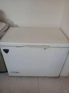 Waves Freezer in neat clean condition for sale