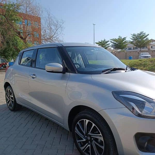 Suzuki Swift GLX CVT 2022 1