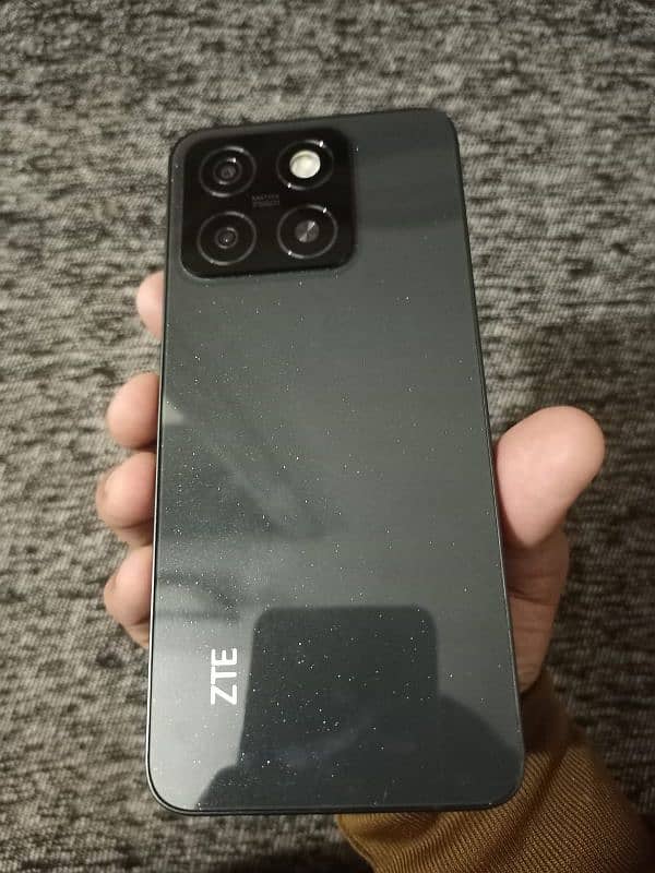 i am selling my zte blade A55  in a new condition urgent sale 6