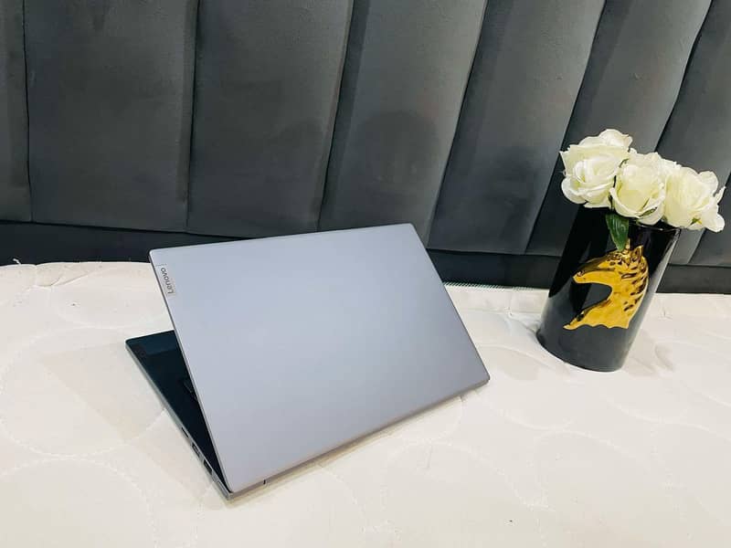 Lenovo i7/11th GEN IdeaPad Slim 7 One hand Used Normal. . 5