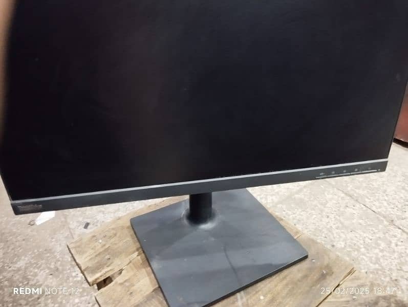 Lenovo slim 24 ,Boder less LED monitor in1 0/10 Condition 7