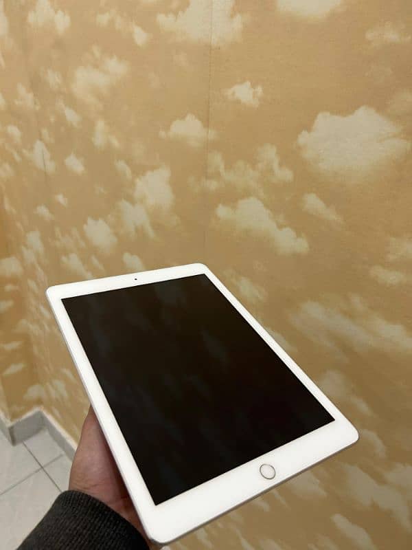 IPAD 6TH GENERATION FROM SHARJAH UAE 128 GB WITH COVER 3