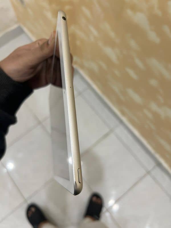 IPAD 6TH GENERATION FROM SHARJAH UAE 128 GB WITH COVER 7