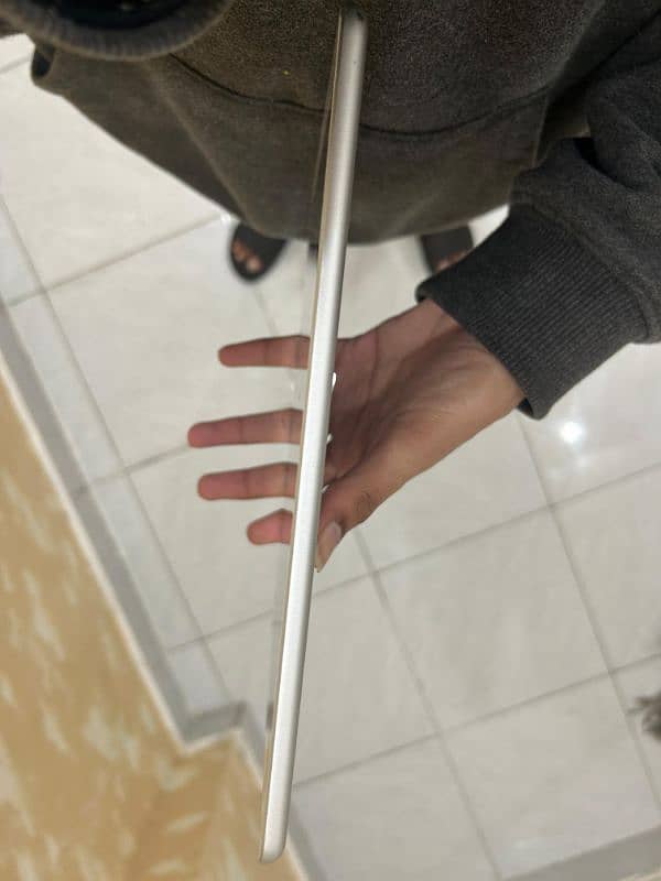 IPAD 6TH GENERATION FROM SHARJAH UAE 128 GB WITH COVER 8