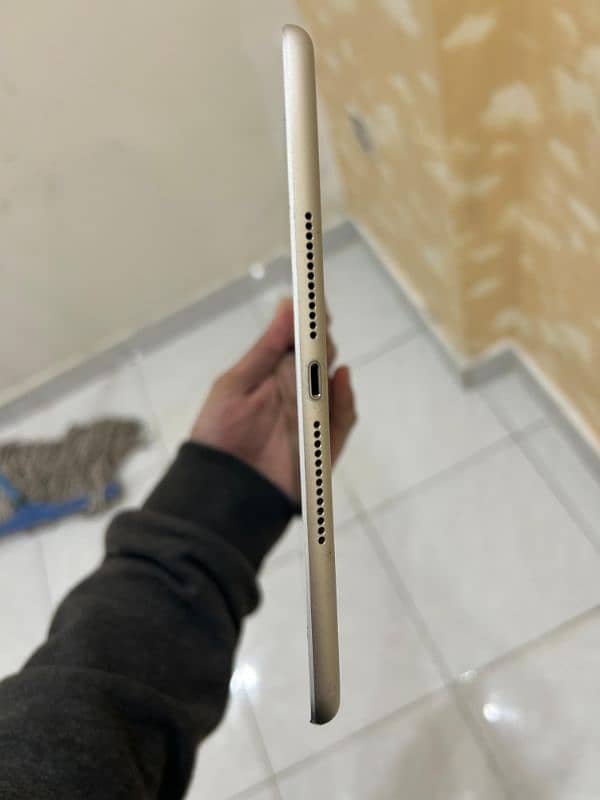 IPAD 6TH GENERATION FROM SHARJAH UAE 128 GB WITH COVER 9