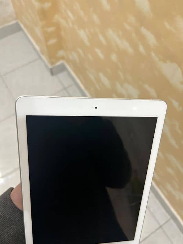 IPAD 6TH GENERATION FROM SHARJAH UAE 128 GB WITH COVER 13