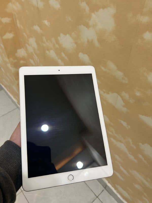 IPAD 6TH GENERATION FROM SHARJAH UAE 128 GB WITH COVER 14