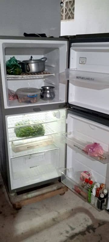 Fridge Haier Medium Bilkul okay he price 45000 8