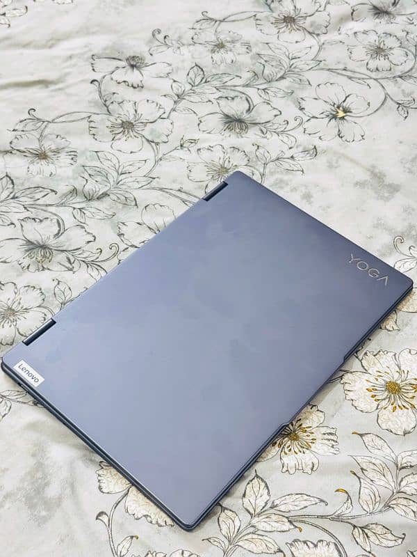 Lenovo Yoga 7i 16IRL8 0