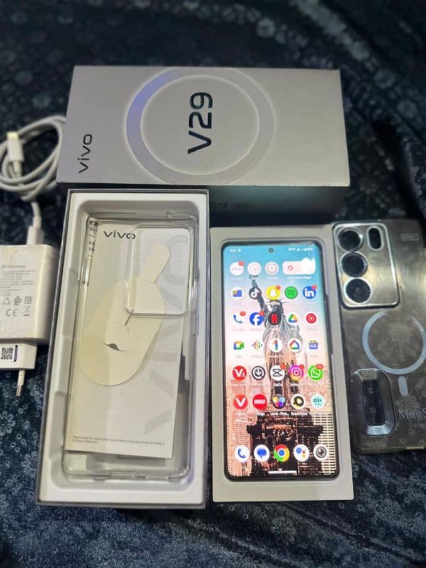 vivo v29 12+8/265 GB. . . first owner need and clean back jelly install 0