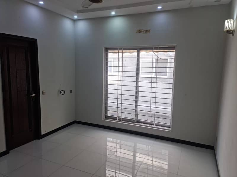 10 MARLA UPPER PORTION AVAILABLE FOR RENT IN VALANCIA HOUSING SOCIETY 4