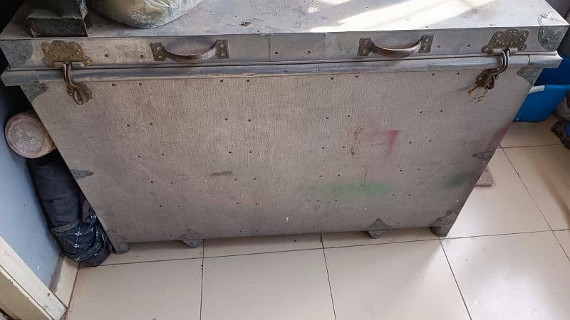 trunk, storage Box 1