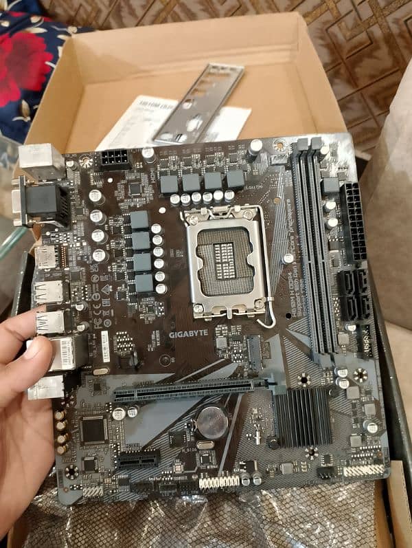 2 GAMING MOTHERBOARD + INTEL I5 12TH GEN 3