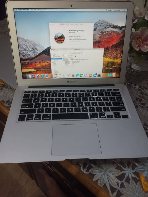 Apple Macbook Air (2017 i5) 9