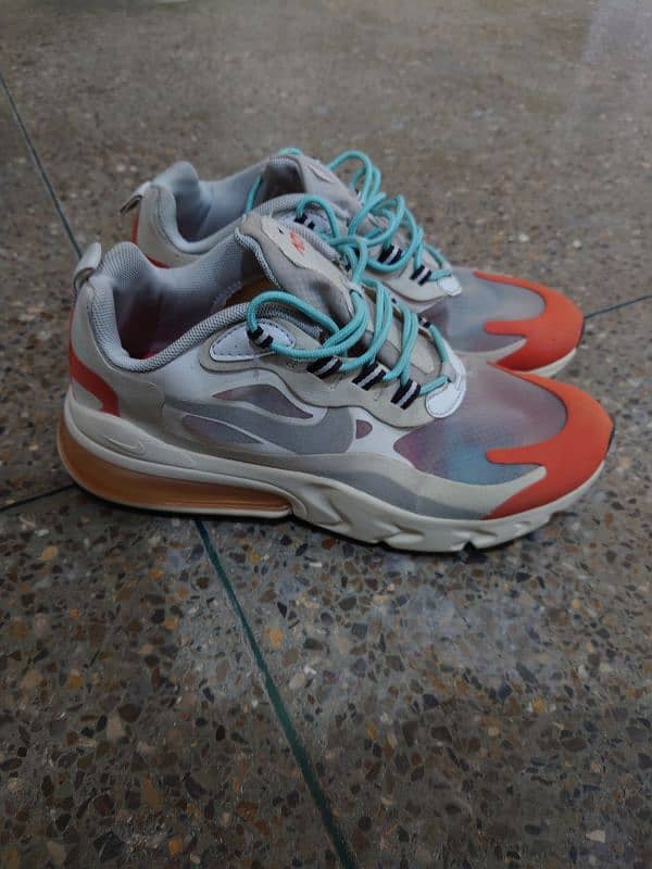 Nike Airmax 270 react (Brand New) 9