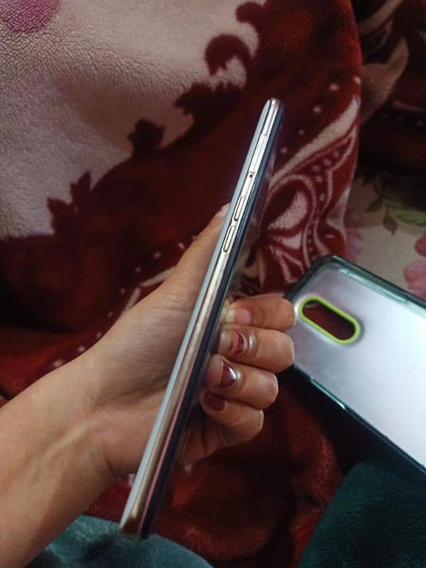 I sell oppo f11 in new condition 3