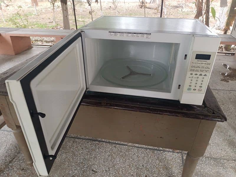 LG Microwave Oven 52 Ltr 1