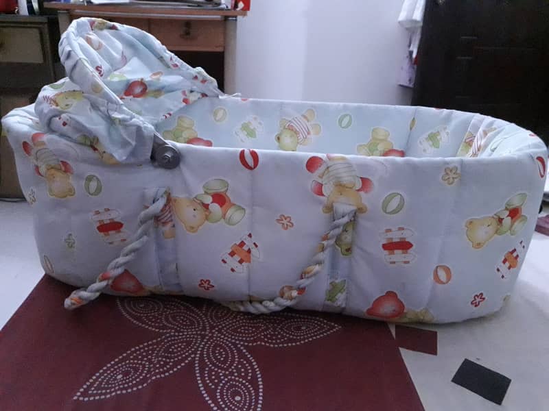 Baby carry cot 2