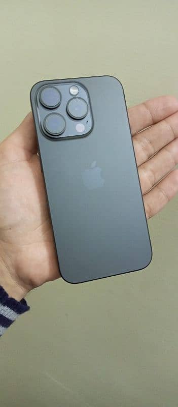 Iphone 15 Pro Black Titanium 2