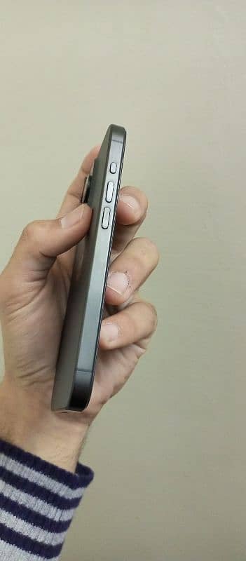 Iphone 15 Pro Black Titanium 4