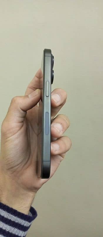 Iphone 15 Pro Black Titanium 5