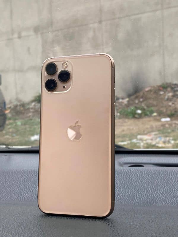 iphone 11 pro . . soled phone one hand used 1