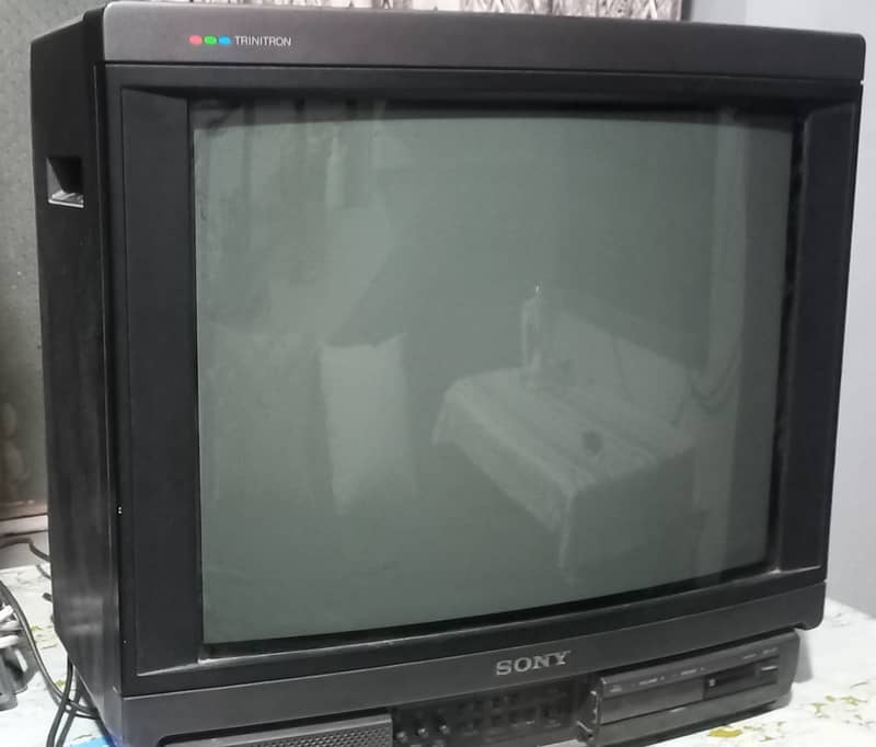 SONY trinitron orignal colour TV 0