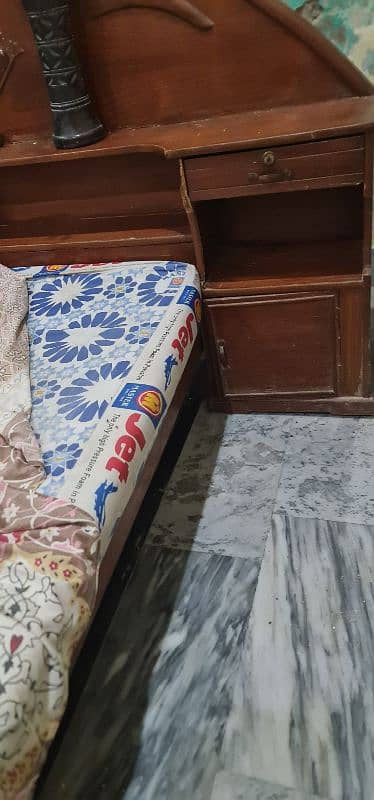 Used bed in good condition for urgent sale 4