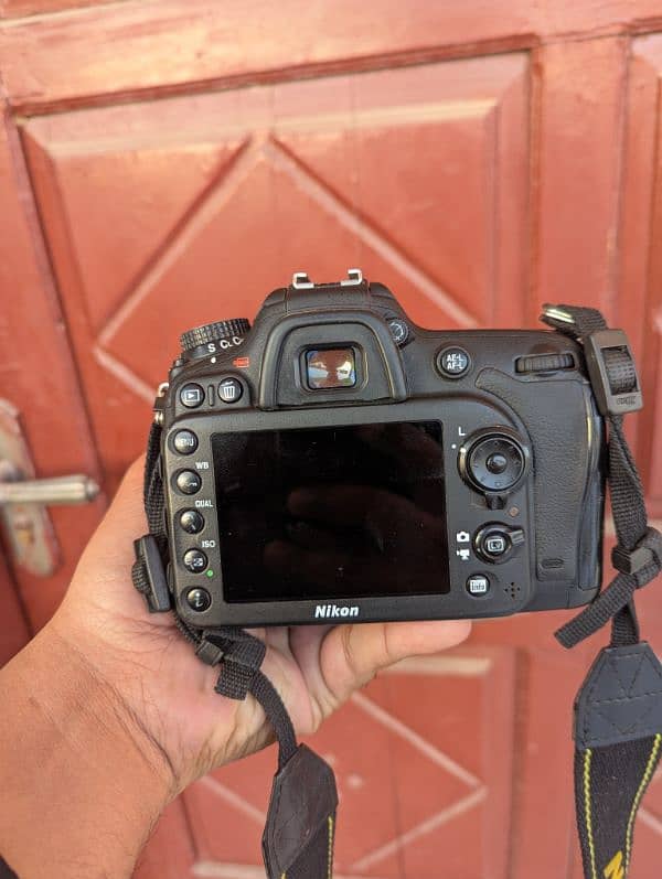 Nikon d7100 with 18.140 available for sale 1