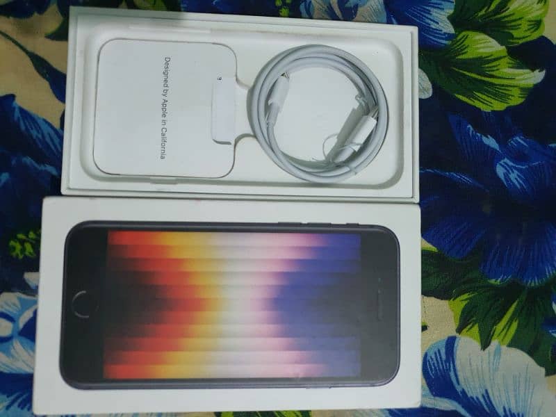 Iphone Se 2022 With Box Cable 4