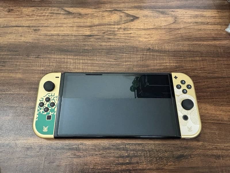 Nintendo Switch OLED (Zelda Edition) 2