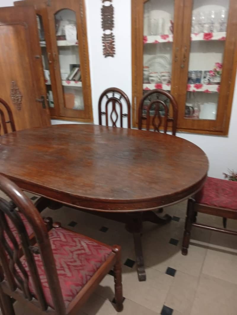 Used Old Dining Table with 6 chairs 2