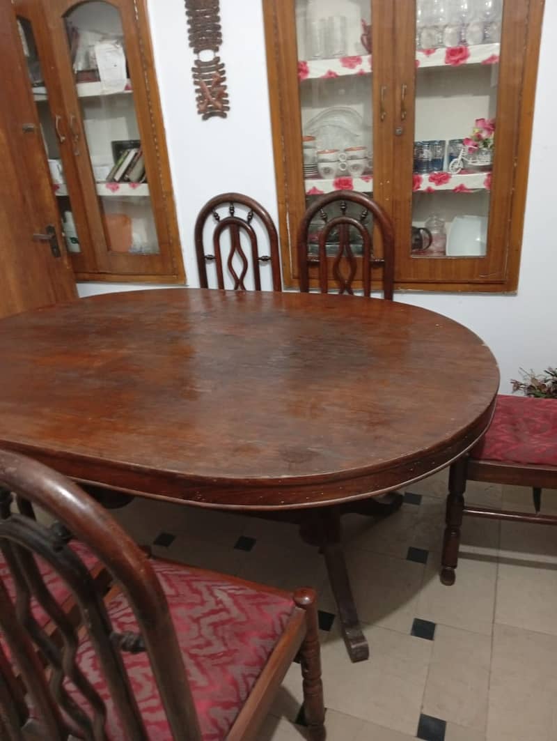 Used Old Dining Table with 6 chairs 3