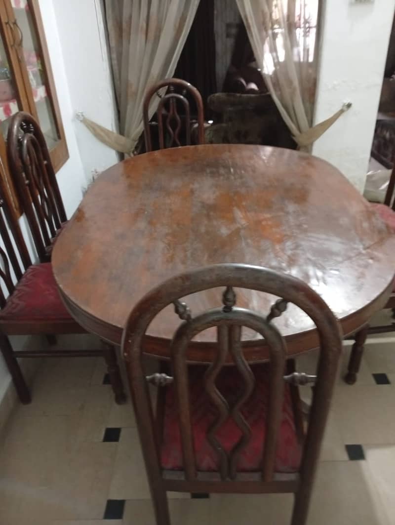 Used Old Dining Table with 6 chairs 5