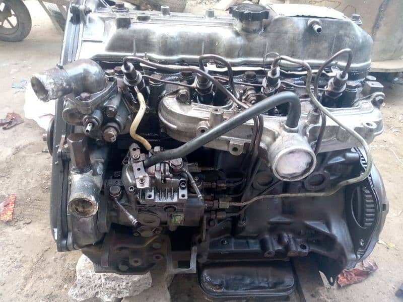 Toyota 2L engine good condition 4