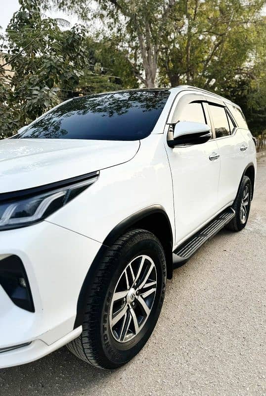 Toyota Fortuner V 2018 1