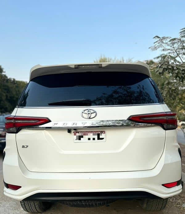 Toyota Fortuner V 2018 14