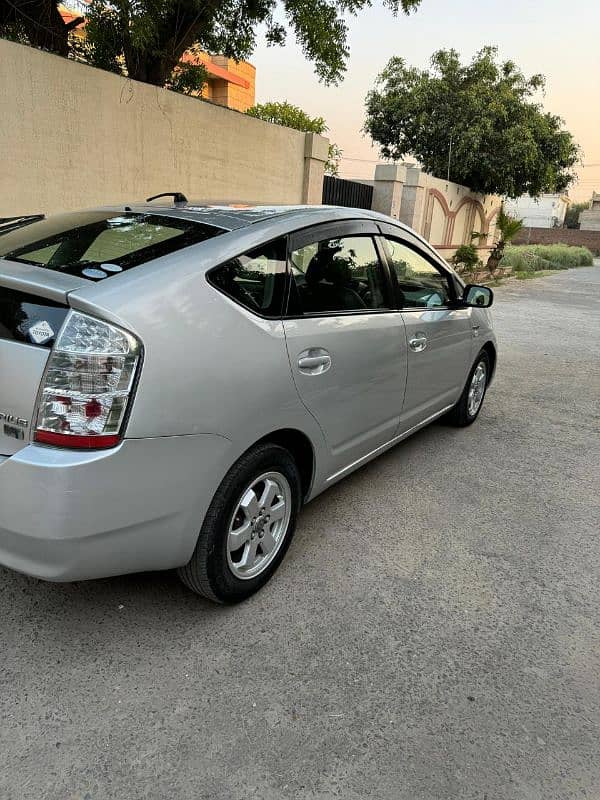 Toyota Prius 1500 2