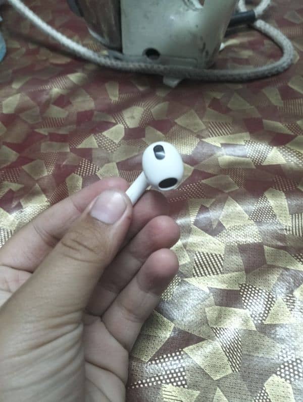 I am selling original apple 3rd generation airpods without case!! 4