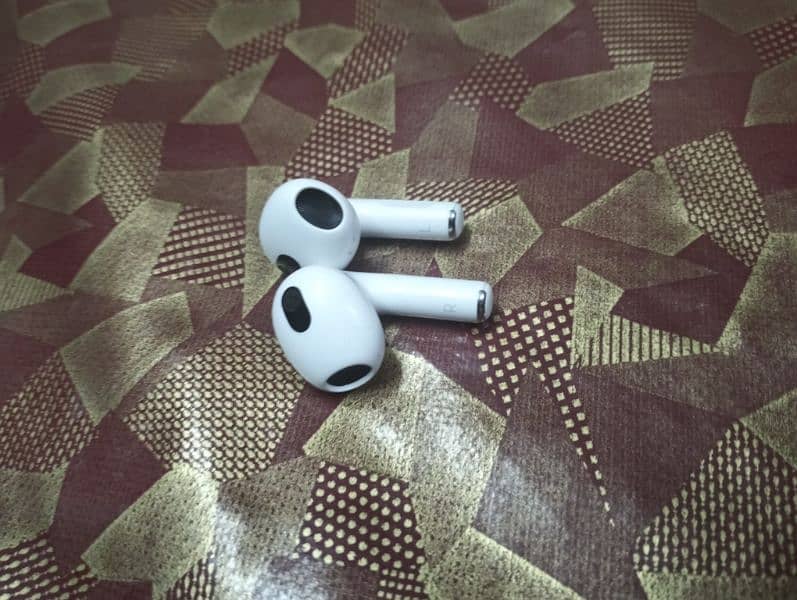 I am selling original apple 3rd generation airpods without case!! 10