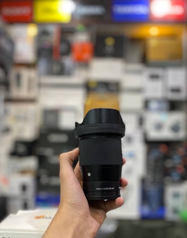 Sigma 16mm F/1.4 Dc Dn For Sony E-Mount 1