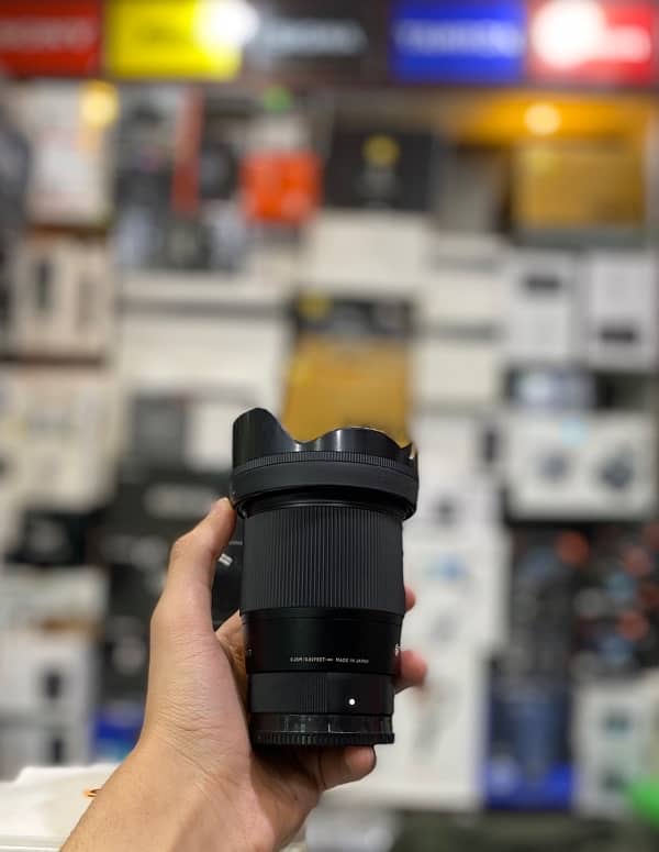 Sigma 16mm F/1.4 Dc Dn For Sony E-Mount 3