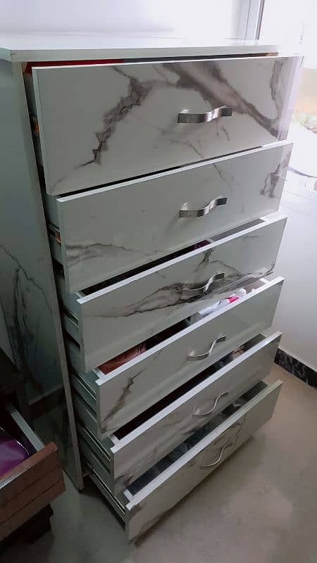 chest of drawers built-in organizers 0