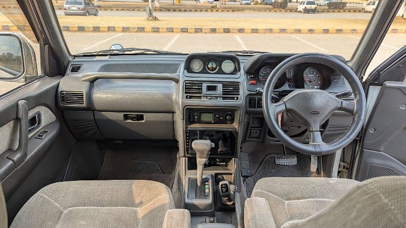 Mitsubishi Pajero 1996 8