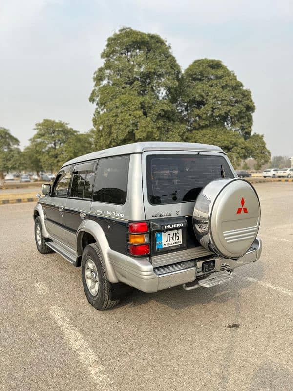 Mitsubishi Pajero 1996 12