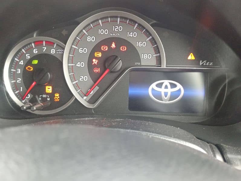 Toyota Vitz 2015 3