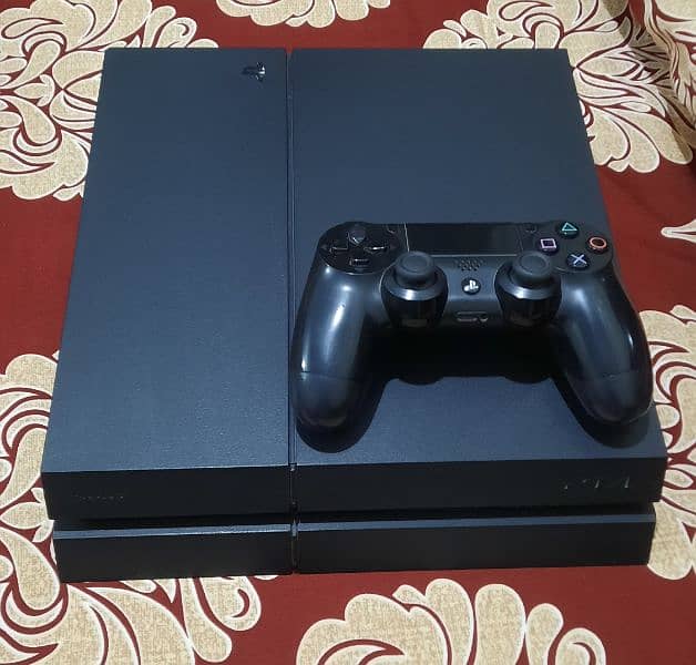 PS4 500GB . . 1200 Series 10/10 !! 2